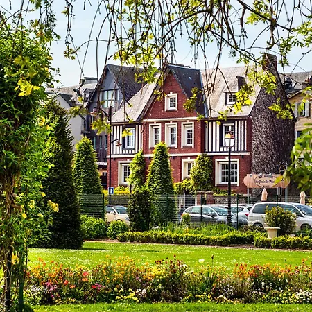 Отель Les Maisons De Lea & - Radisson Individuals Онфлёр