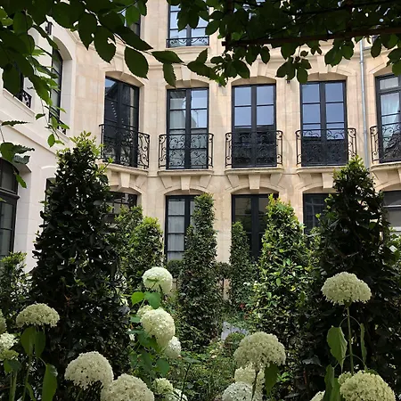 Les Maisons De Lea & - Radisson Individuals Отель 4*