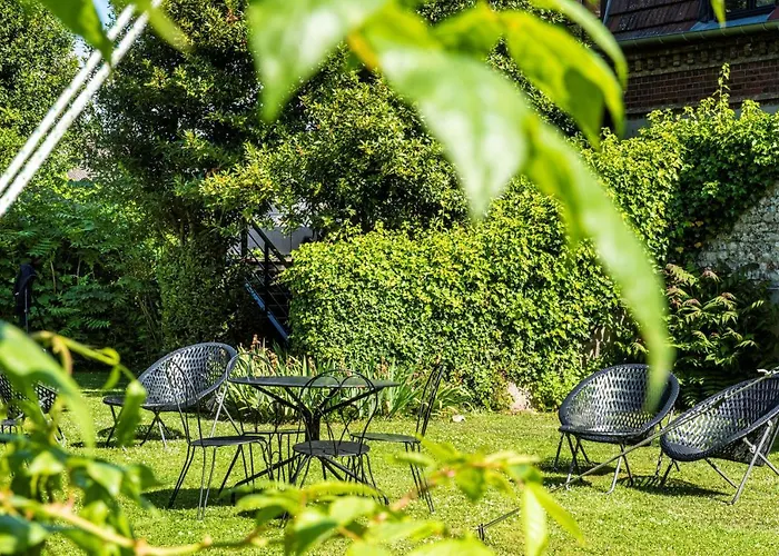 Отель Les Maisons De Lea & - Radisson Individuals