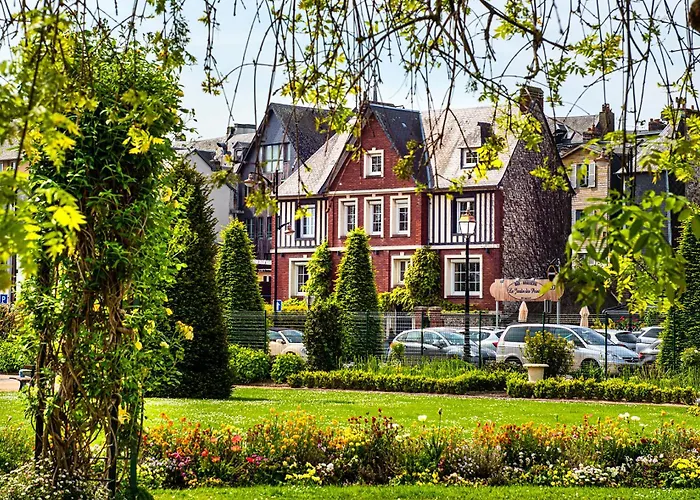 Отель Les Maisons De Lea & - Radisson Individuals Онфлёр